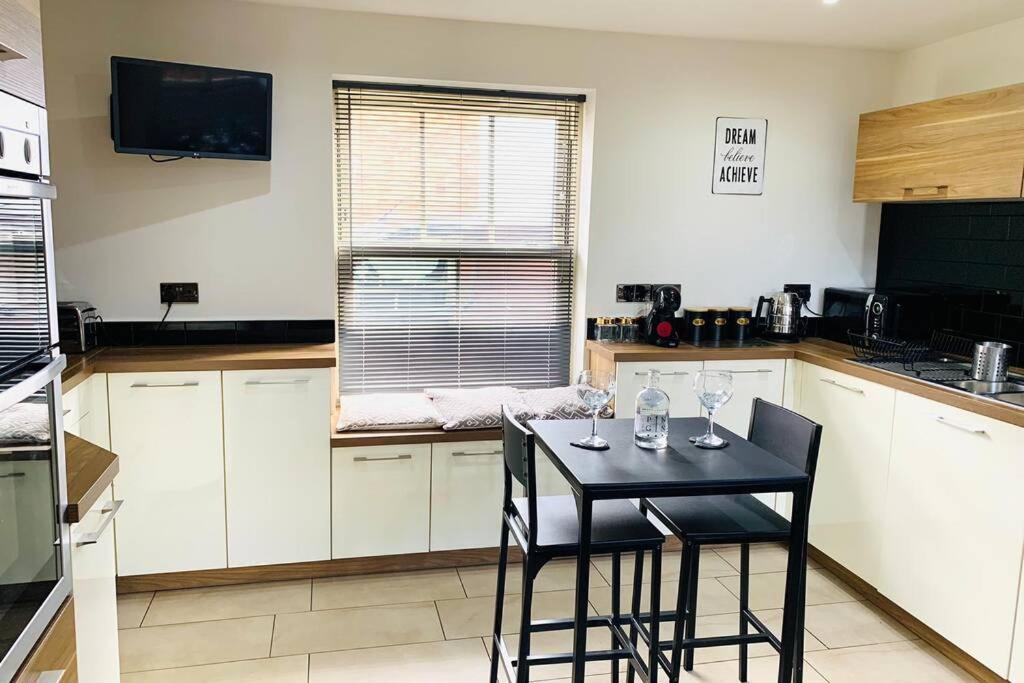 Boutique Townhouse Uphill Lincoln Villa ภายนอก รูปภาพ